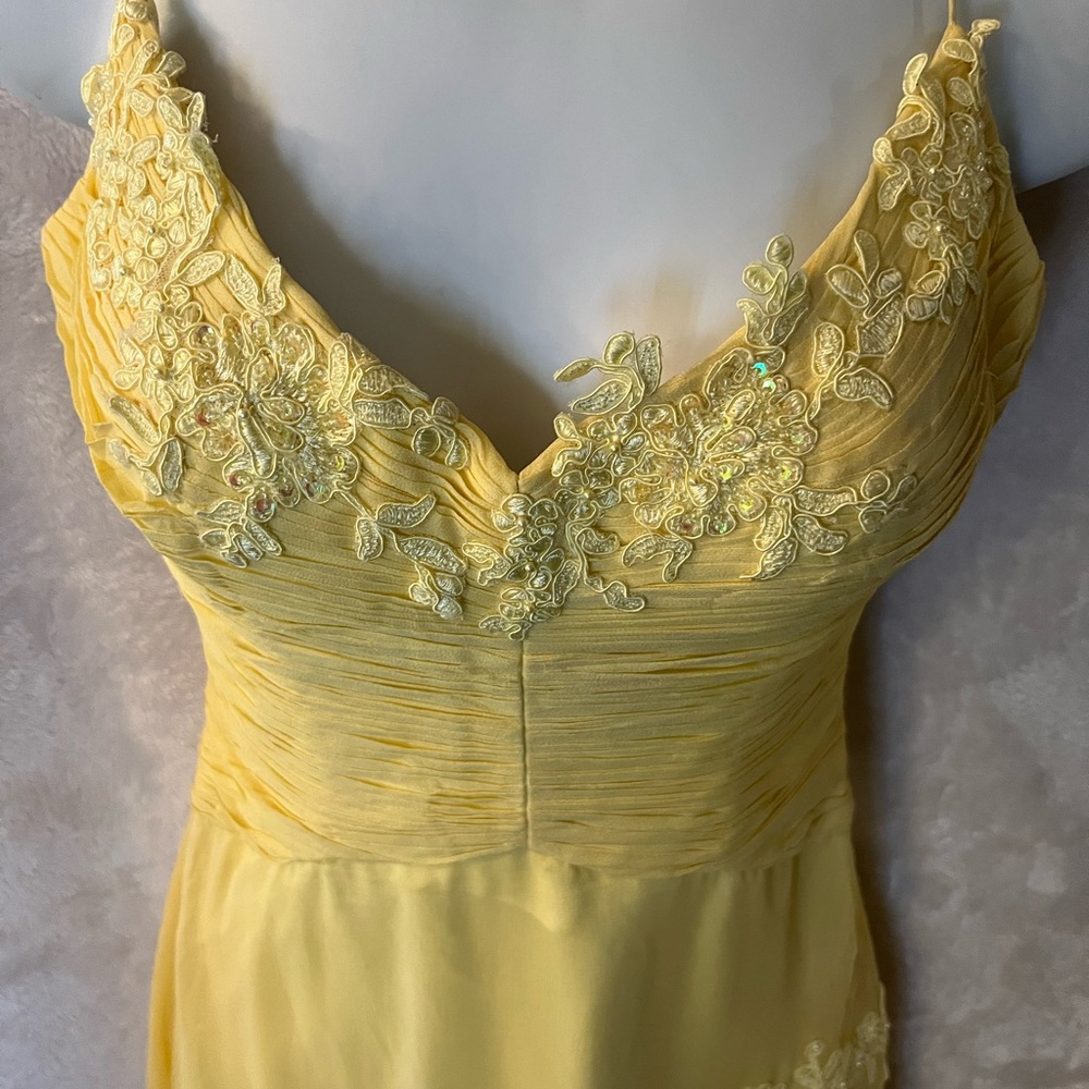 FAVIANA COUTURE Sz.4 Prom or Formal Dress